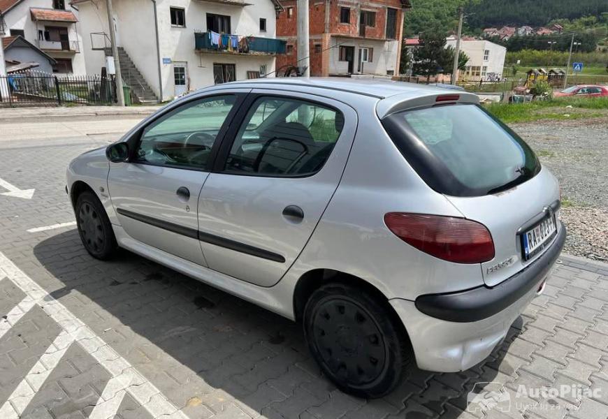 pezo_206_14hdi_2_polovni_automobili_autopijac.rs