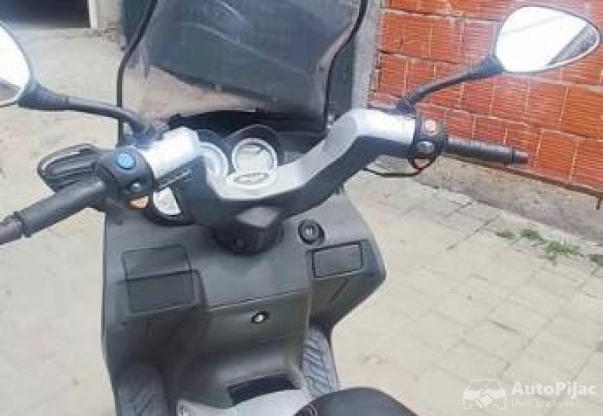 malaguti_madison_400_2_polovni_automobili_autopijac.rs