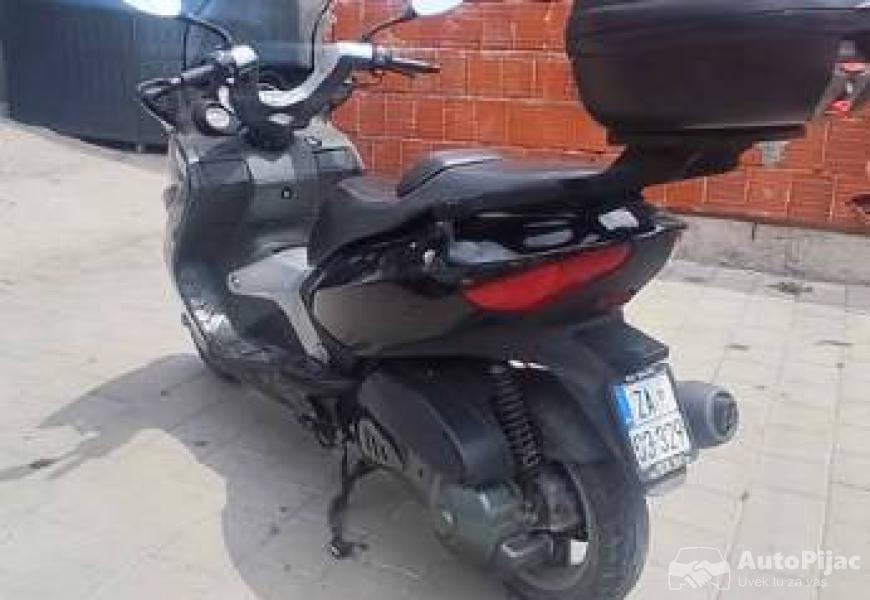 malaguti_madison_400_3_polovni_automobili_autopijac.rs