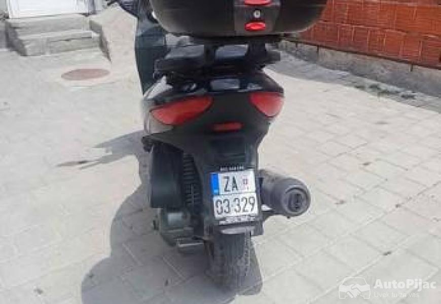 malaguti_madison_400_4_polovni_automobili_autopijac.rs