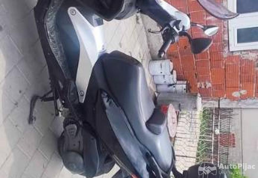 malaguti_madison_400_9_polovni_automobili_autopijac.rs