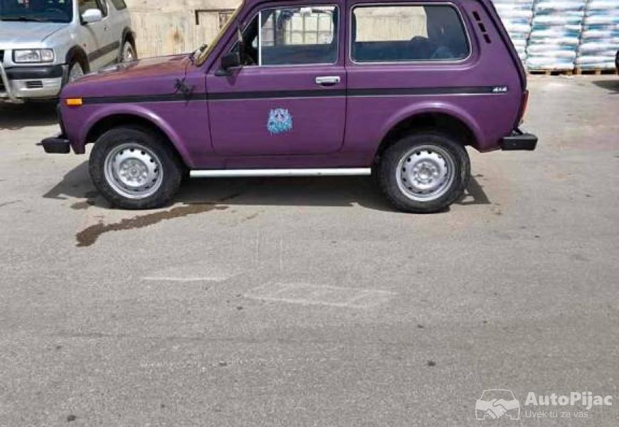 lada_niva_sedi_i_vozi_bez_zamena_1_polovni_automobili_autopijac.rs