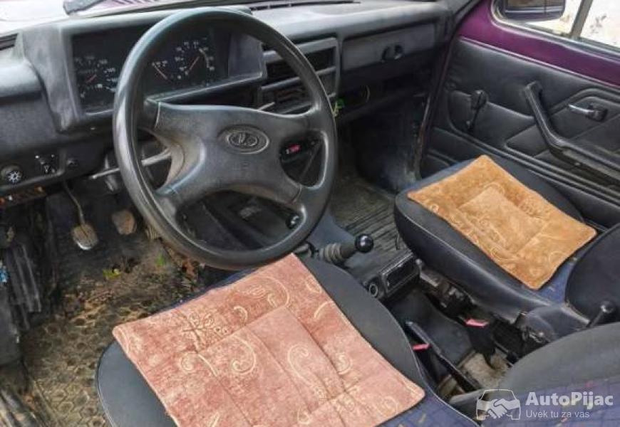 lada_niva_sedi_i_vozi_bez_zamena_3_polovni_automobili_autopijac.rs