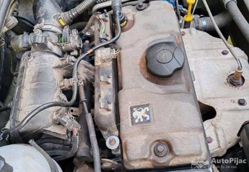 2003_1600e_14_benzintek_regvlasnik_za_kombi_pikap_12_polovni_automobili_autopijac.rs