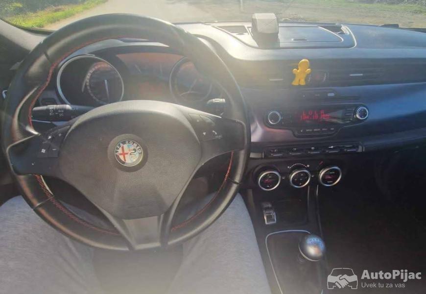 alfa_romeo_giulietta_20_jtdm_10_polovni_automobili_autopijac.rs