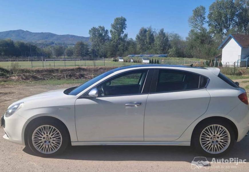 alfa_romeo_giulietta_20_jtdm_6_polovni_automobili_autopijac.rs
