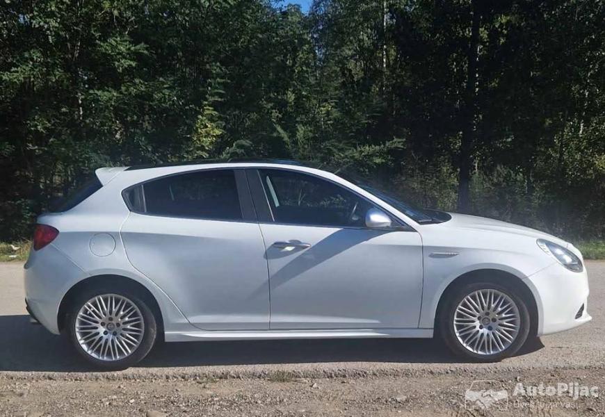 alfa_romeo_giulietta_20_jtdm_7_polovni_automobili_autopijac.rs