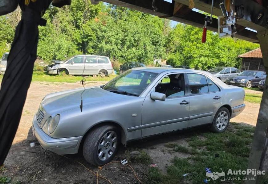 mecka_e220_ok_stanje_98g_utegnut_u_voznji_moze_pre_9_polovni_automobili_autopijac.rs