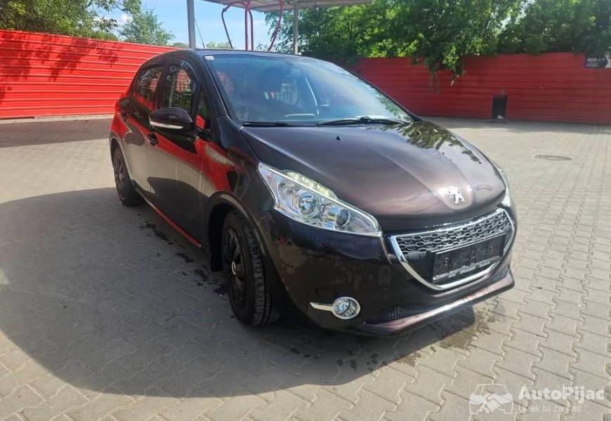pezo_208_14_benzin_2_polovni_automobili_autopijac.rs