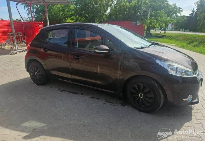 pezo_208_14_benzin_8_polovni_automobili_autopijac.rs