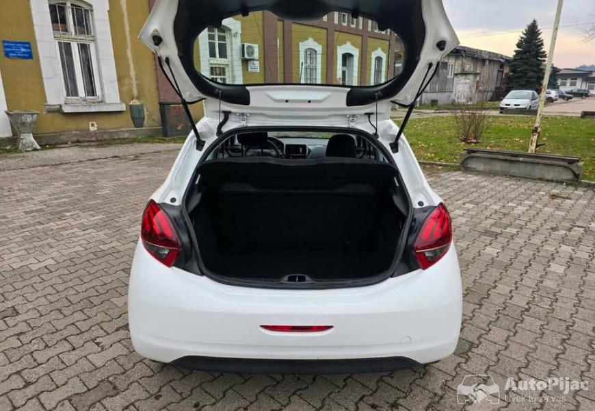 pezo_208_13_polovni_automobili_autopijac.rs