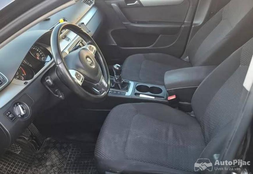 volkswagenpassatb716tdi105ks201314_god_8990emoze_i_8_polovni_automobili_autopijac.rs