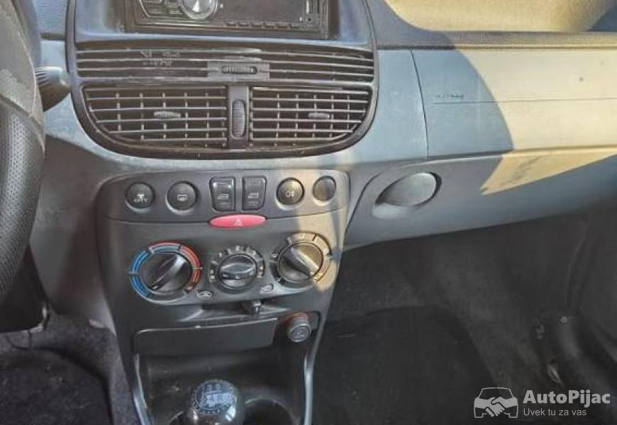 fiat_punto_12_8_ventila_2002_godbez_ulaganja_reg_d_9_polovni_automobili_autopijac.rs