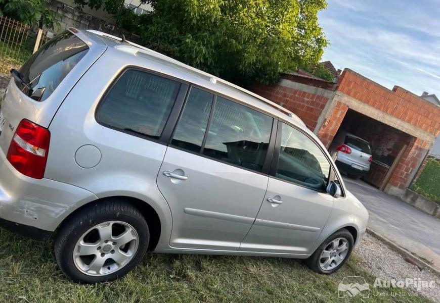 touran_19_77_kw_2004_automatic_dsg_3_polovni_automobili_autopijac.rs