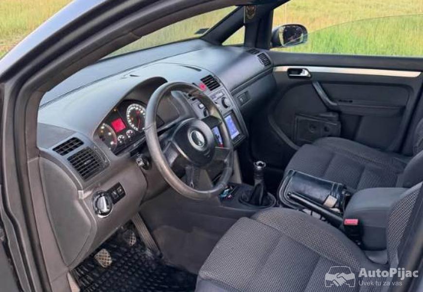 touran_2003_20tdi_7_polovni_automobili_autopijac.rs
