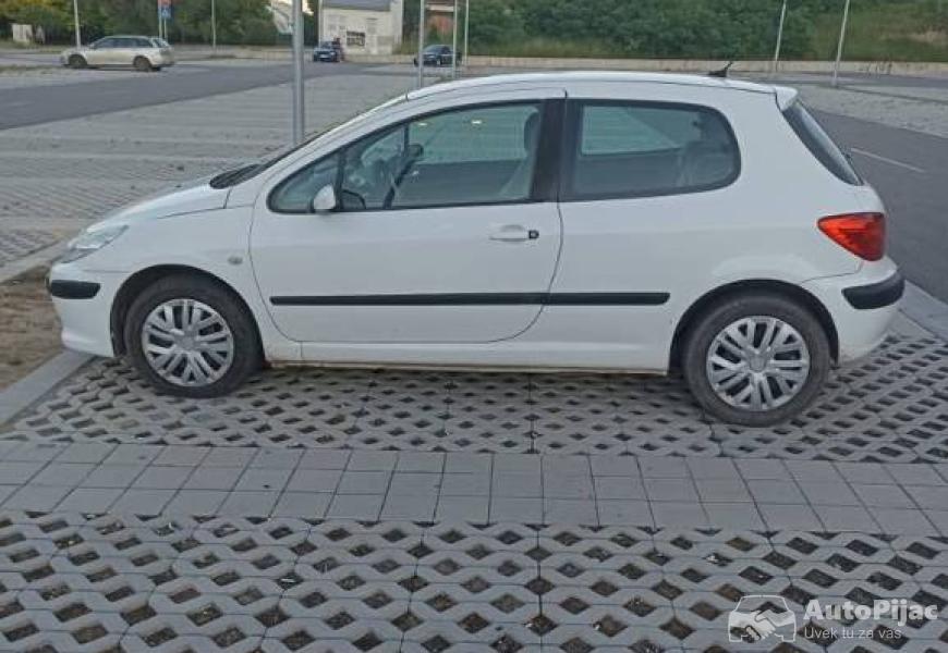 peugeot_307_16_hdi_2006_god_2_polovni_automobili_autopijac.rs