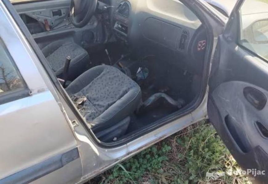 citroen_saxo_11_samo_poziv_4_polovni_automobili_autopijac.rs