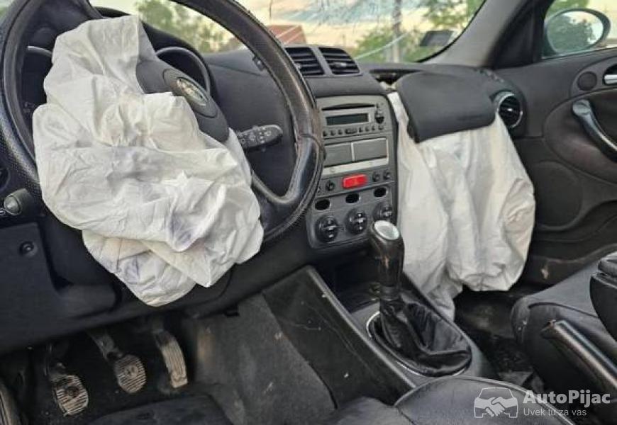 alfa_147_16_3_polovni_automobili_autopijac.rs