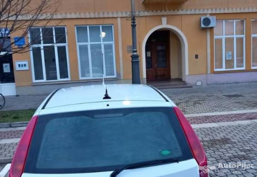fiat_punto_12_8v_benzin_1_polovni_automobili_autopijac.rs
