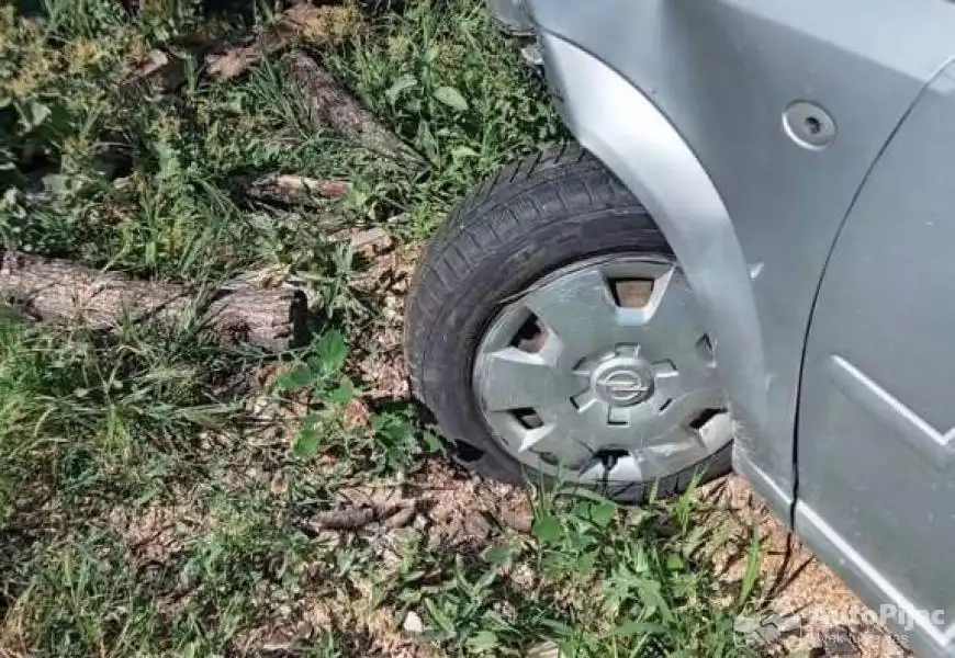 na_prodaju_ceo_u_ovakvom_stanju_cena_500e_moze_sva_10_polovni_automobili_autopijac.rs