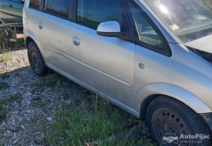 na_prodaju_ceo_u_ovakvom_stanju_cena_500e_moze_sva_4_polovni_automobili_autopijac.rs