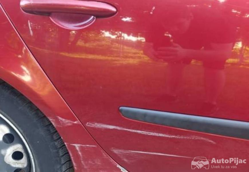 renualt_laguna_ii_16_5_polovni_automobili_autopijac.rs