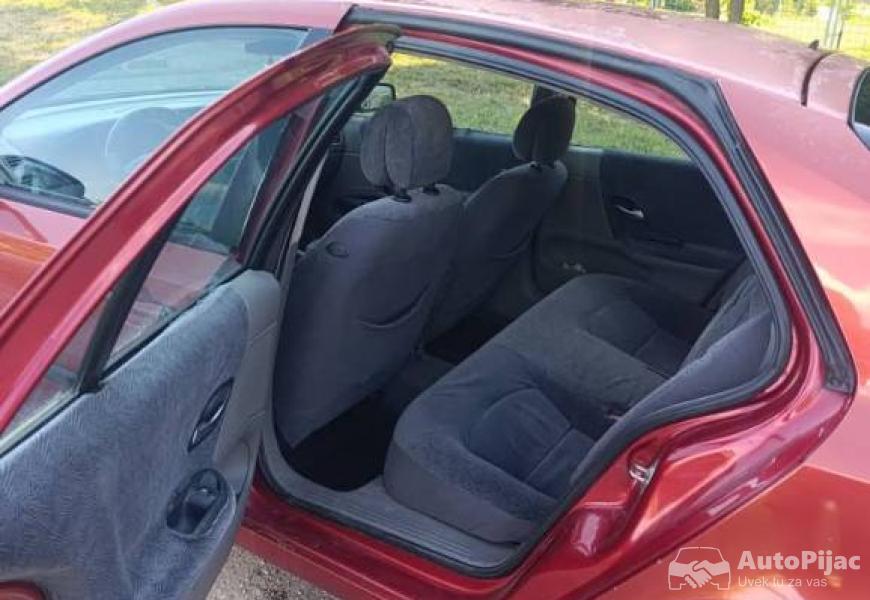 renualt_laguna_ii_16_9_polovni_automobili_autopijac.rs
