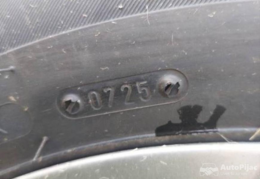 golf_5_16_benzin_2007_god_12_polovni_automobili_autopijac.rs