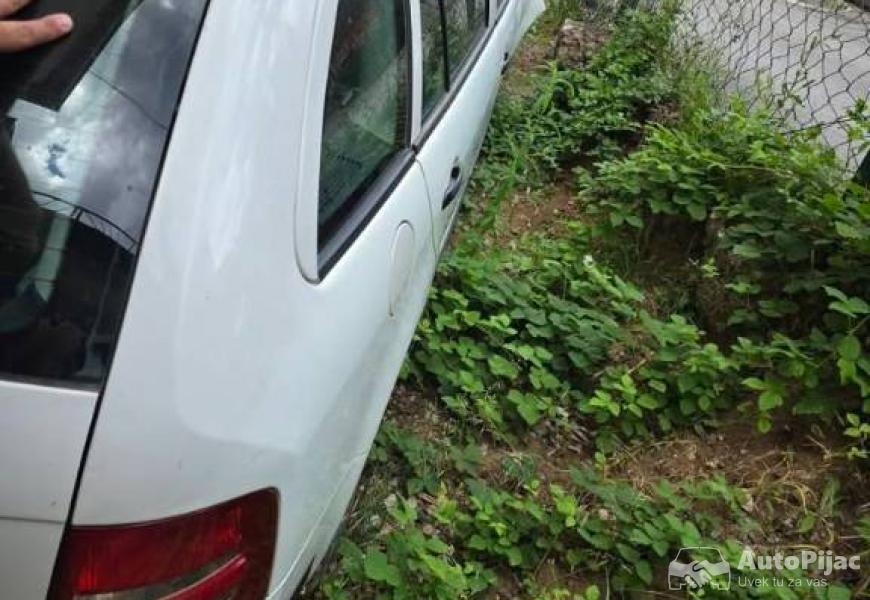 skoda_fabia_2002god_14_16v_delovi_4_polovni_automobili_autopijac.rs