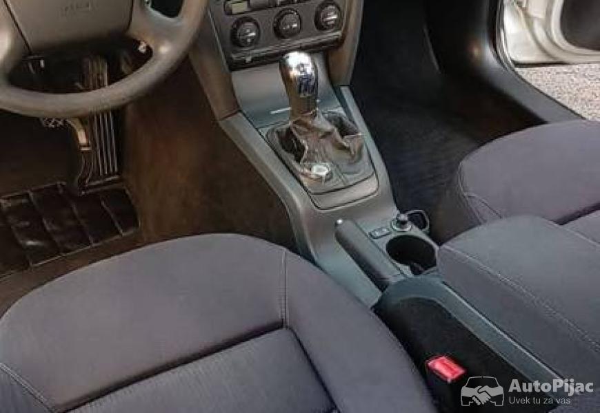skoda_octavia_a5_16_benzin_8w_75kw_5_polovni_automobili_autopijac.rs