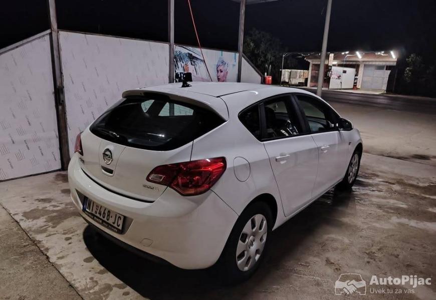 prodajem_opel_astru_j_2012_godiste_17cdti_registro_2_polovni_automobili_autopijac.rs