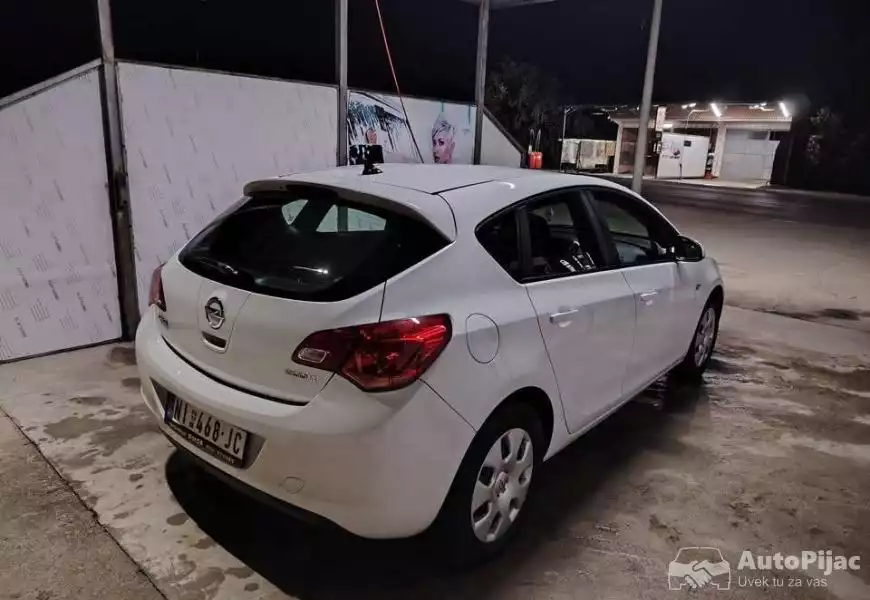 prodajem_opel_astru_j_2012_godiste_17cdti_registro_2_polovni_automobili_autopijac.rs