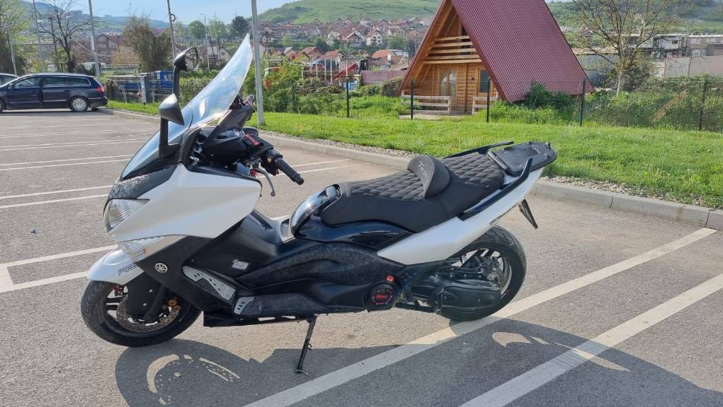 yamaha-t-max-big-1