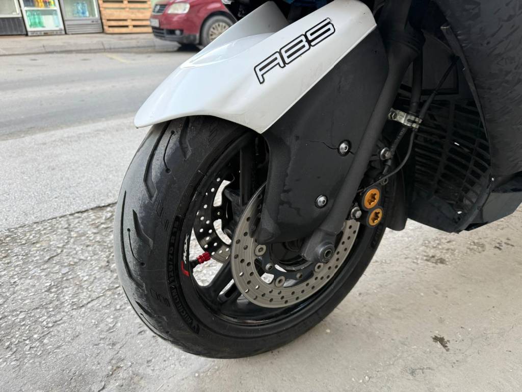 yamaha-t-max-big-9