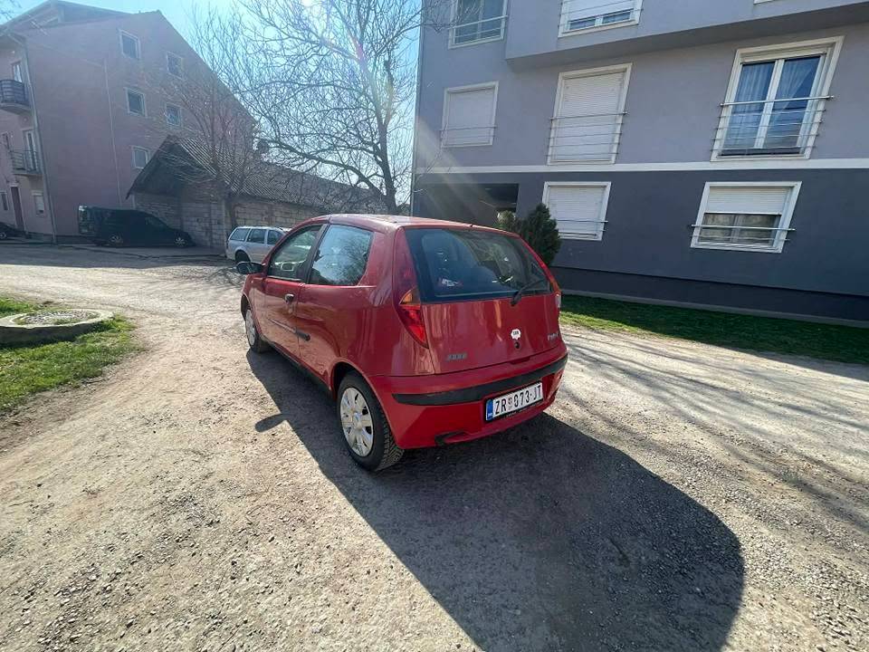 fiat-punto-12-bezin-big-3