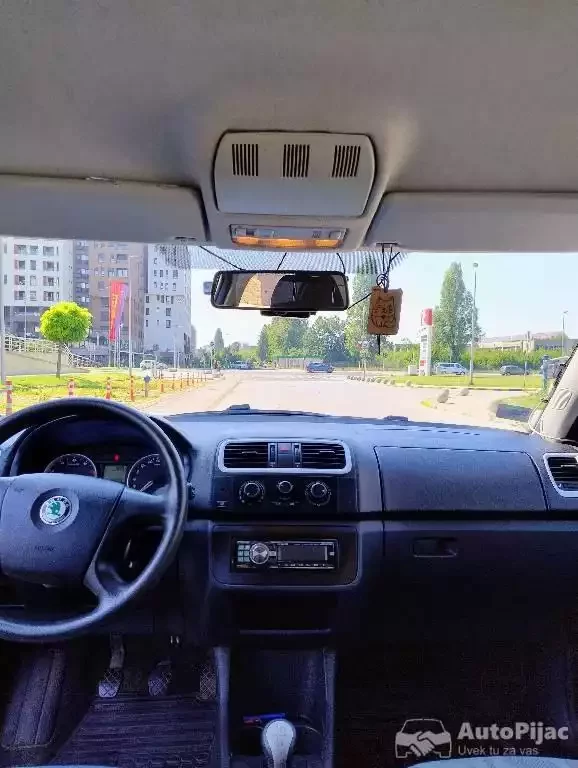skoda-fabia-12-benzin-gas-big-10