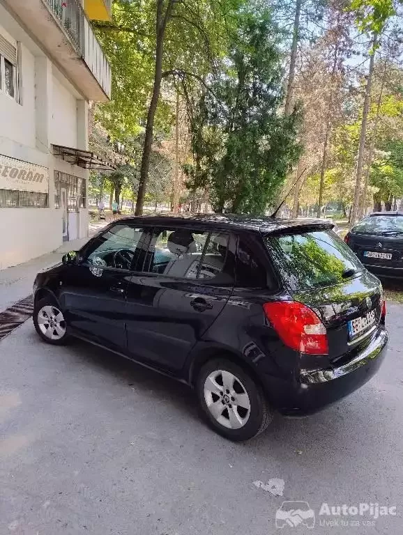 skoda-fabia-12-benzin-gas-big-7