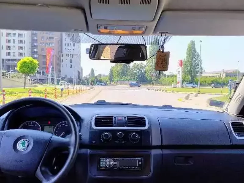 skoda-fabia-12-benzin-gas-small-10