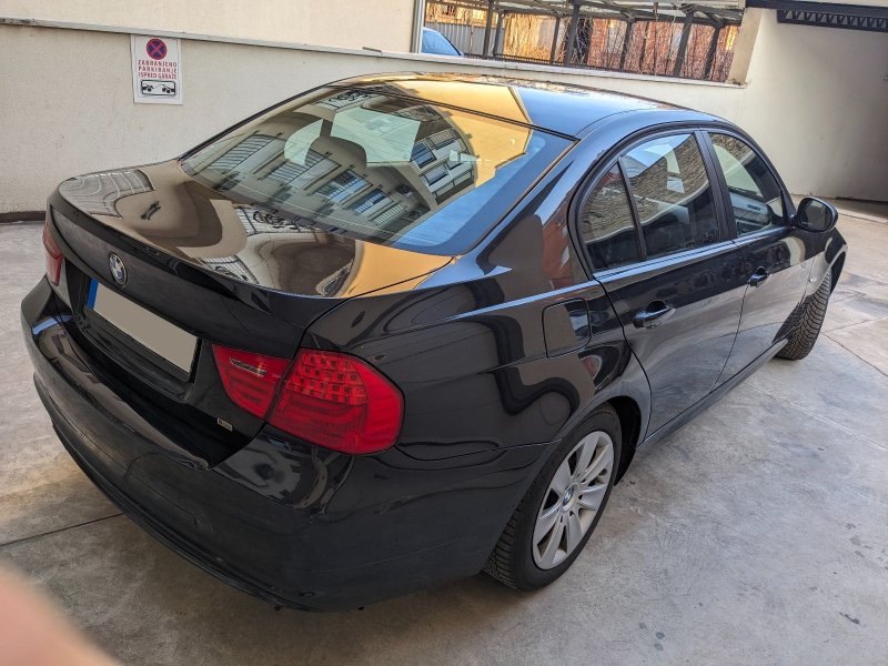 bmw-318i-e90-black-sapphire-small-6