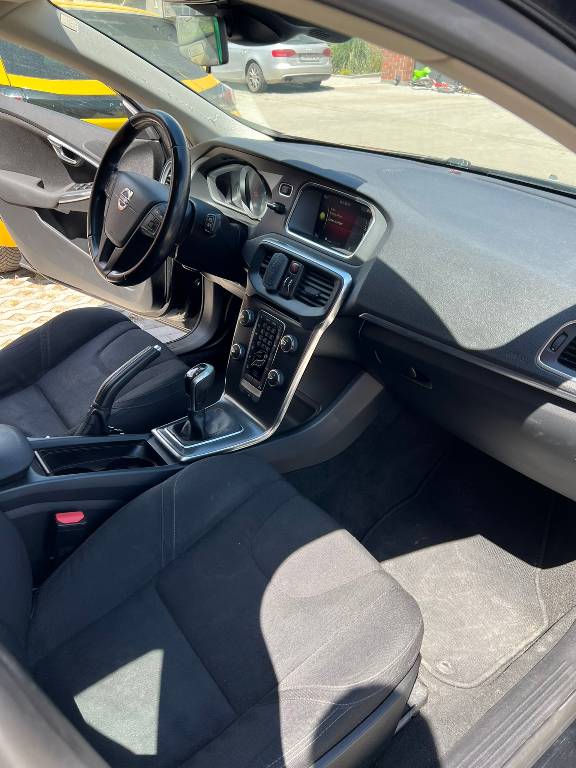 volvo-v40-d4-big-13