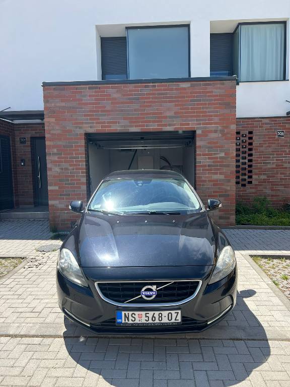 volvo-v40-d4-big-1