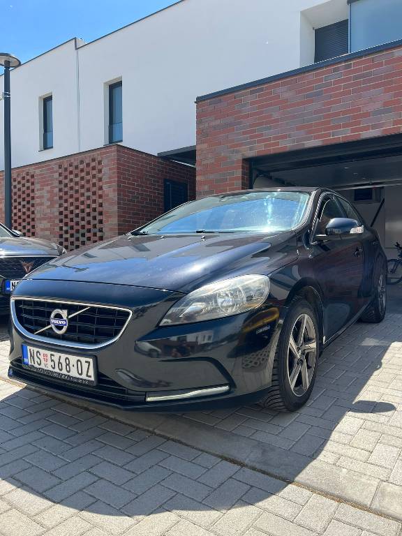 volvo-v40-d4-big-2