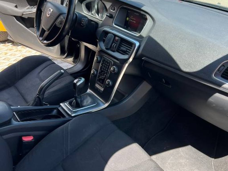 volvo-v40-d4-small-13