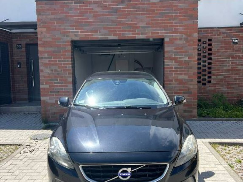 volvo-v40-d4-small-1