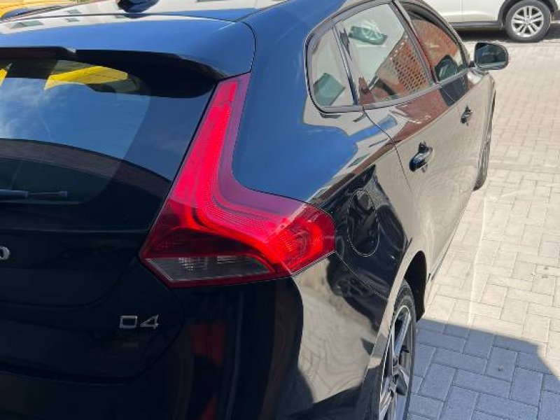 volvo-v40-d4-small-5