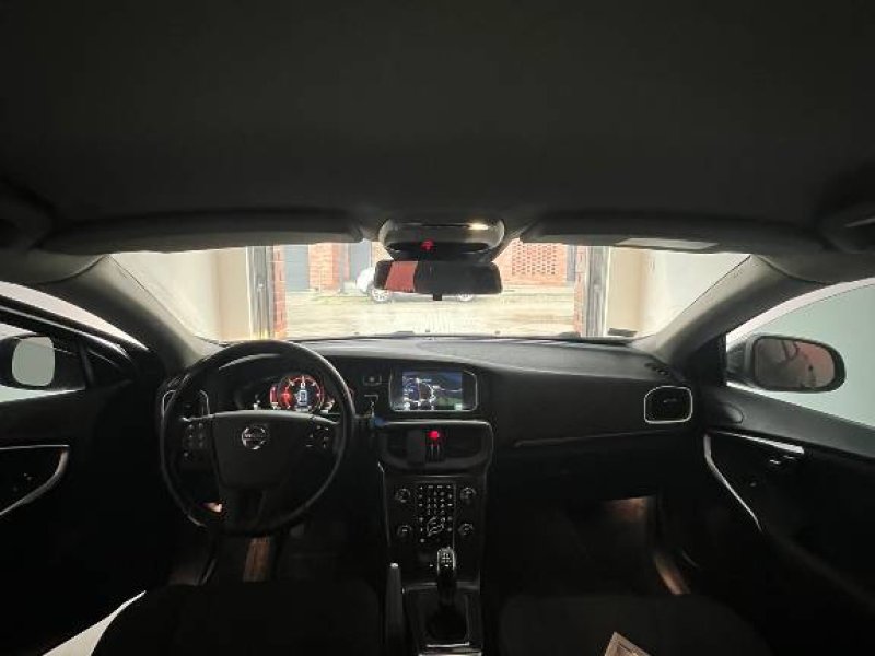 volvo-v40-d4-small-14